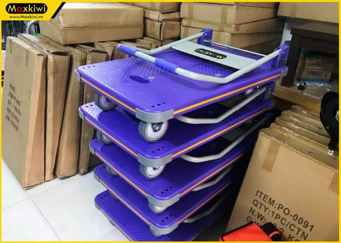 Xe đẩy hàng bằng nhựa là gì ?