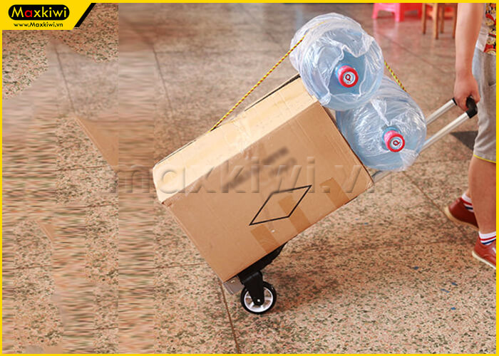 Xe đẩy hàng mini được nhiều gia đình sử dụng