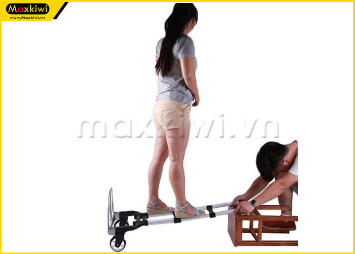 Sử dụng xe đẩy hàng mini sai mục đích