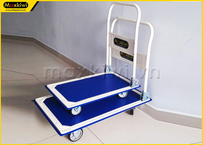 Sử dụng xe đẩy hàng 4 banh sao cho an toàn ?