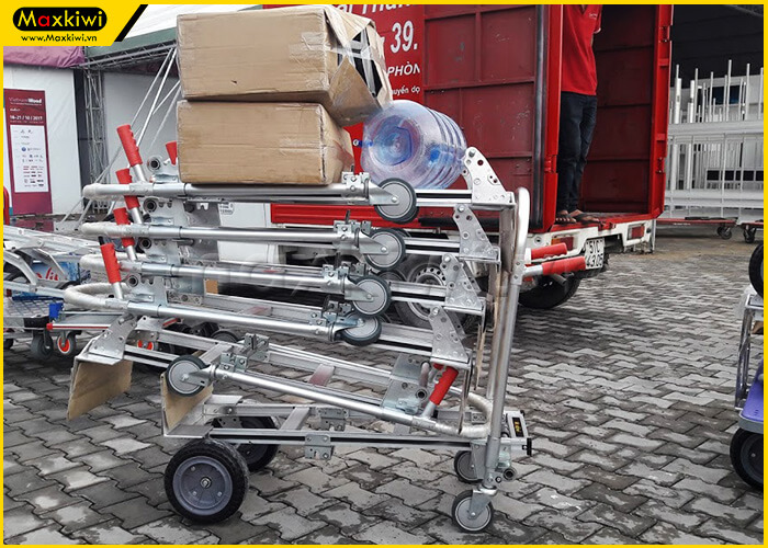 Xe đẩy hàng 2 trong 1, có thể vận chuyển được nhiều hàng hóa cùng lúc