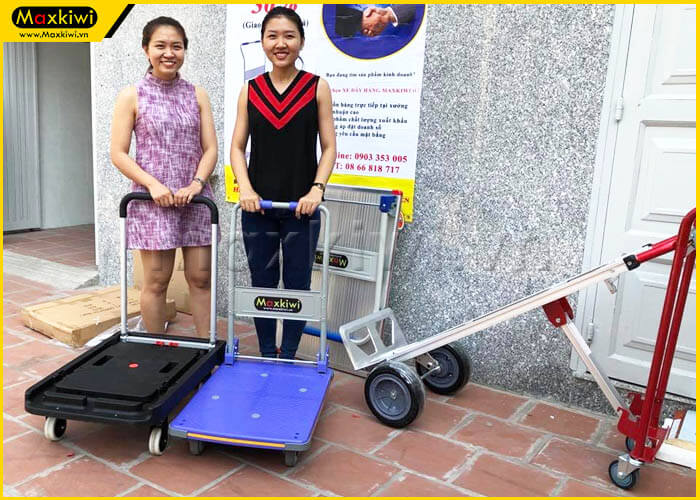 Xe đẩy hàng nhựa được sử dụng rộng rãi