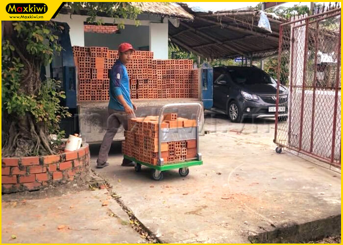 Xe đẩy hàng Herdar trong bài test khả năng vận chuyển