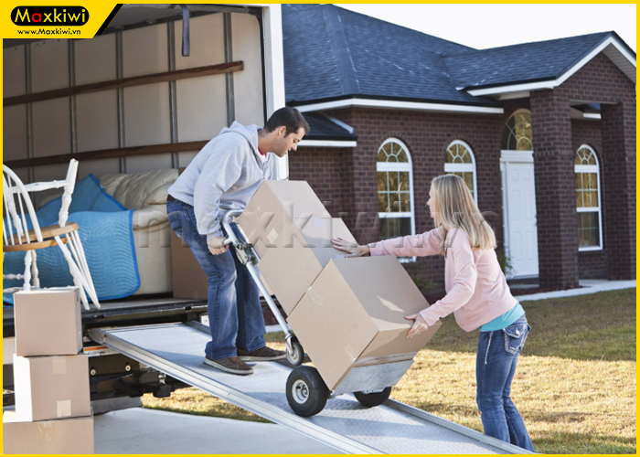 Sử dụng xe đẩy hàng đa năng vận chuyển dễ dàng hơn