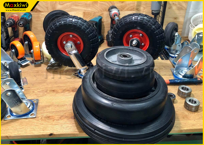 Bảo dưỡng bánh xe đẩy hàng đúng cách